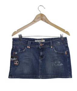 Ανοιχτόχρωμη τζην μίνι φούστα με patches 
