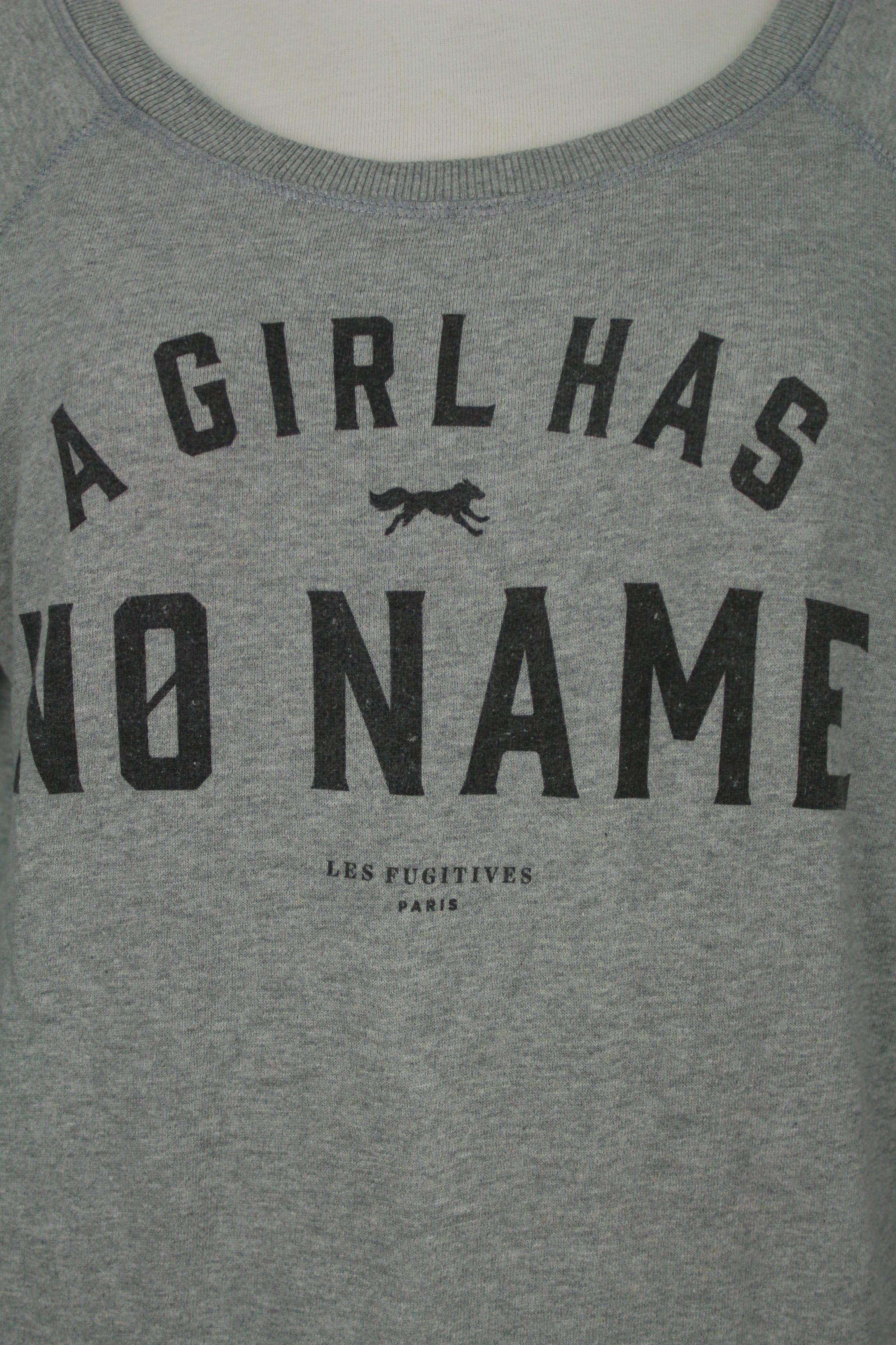 Φούτερ με " A girl has no name" αποτύπωμα - L
